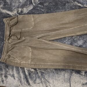 Farallon jogger in size 6 dark olive green